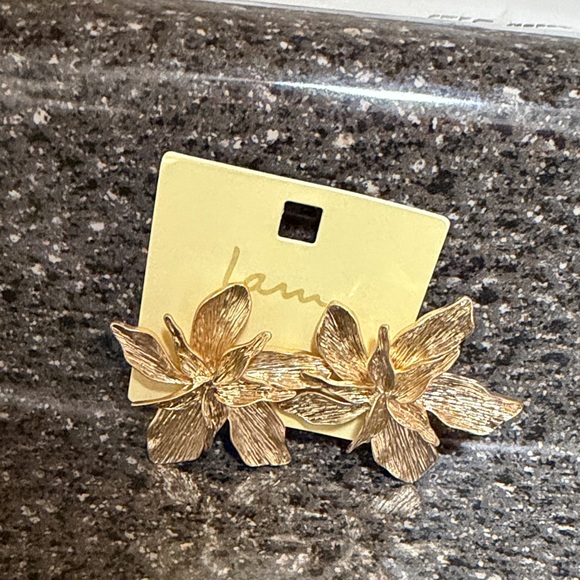 i am Jewelry - Gold Floral Earrings